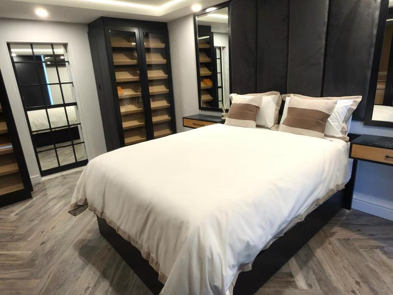 2 Bedroom Property for Sale in Sea Point Western Cape